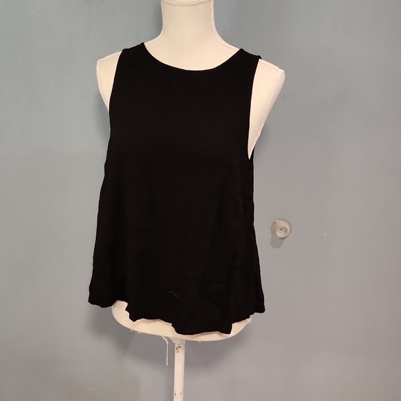 Michael Stars Tops - Michael Stars black sleeveless key hole basic tank top